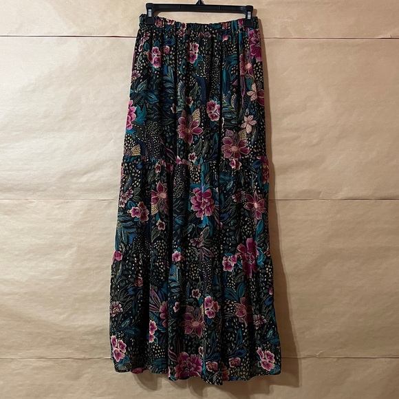Evereve | NWT Matching Set Azalea One Shoulder Top & Tiered Maxi Skirt Size M - Picture 11 of 16